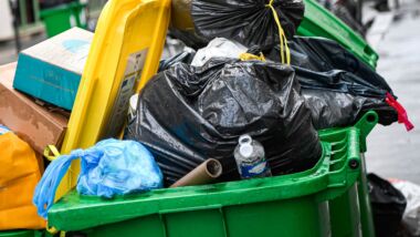 Voor de een is het ‘even gemakkelijk’, voor de ander is het een bron van ergernis: afval verkeerd of op het onjuiste tijdstip aanbieden.