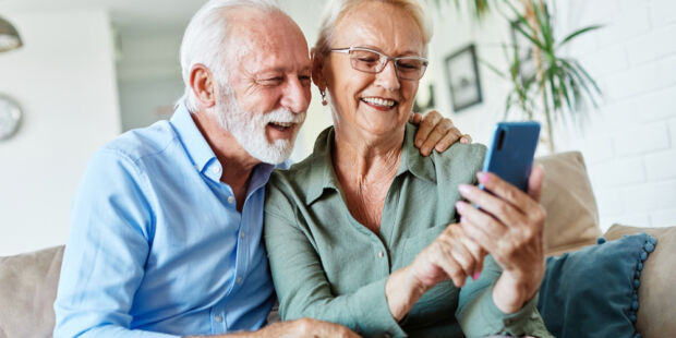 De smartphone is dé grote afleider van aandacht in ons leven. Op scholen mag het ding al niet meer de klas in. Maar volwassenen dan?