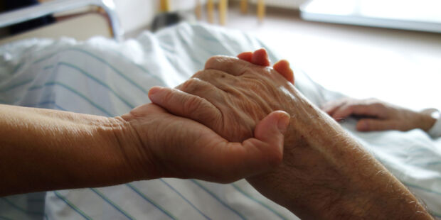 De kern van de zaak betreft de vraag of de overheid haar burgers het recht op een zelfgekozen levenseinde mag onthouden.