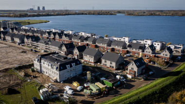 Meldpunt Actueel roert al jaren het punt aan van een nijpend tekort aan seniorenwoningen, zeker nu met de Tweede Kamerverkiezingen op komst