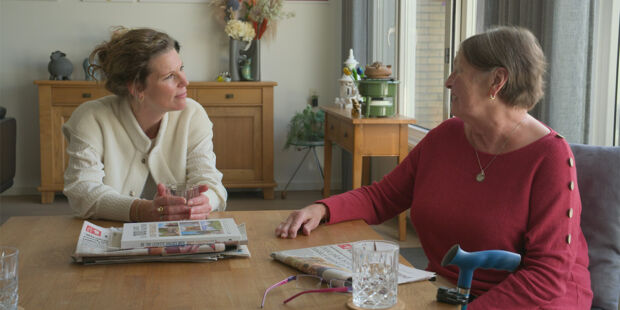 Aad de Groot geeft aan dat de kern van de ouderenzorg niet alleen bij ziekte of inkomen ligt, maar ook bij eenzaamheid.