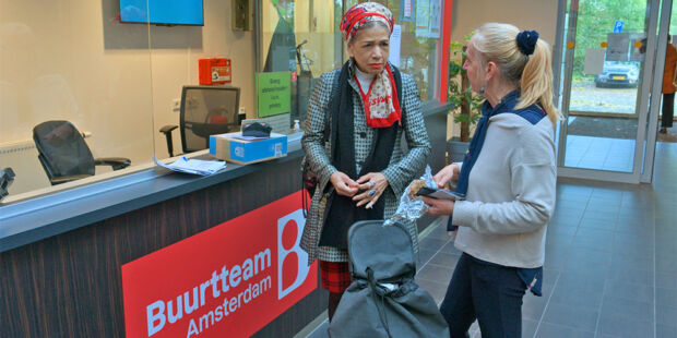 Wie zorgt voor wie? Hoe kunnen ouderen wél zelfstandig en waardig blijven wonen, terwijl de zorg haalbaar blijft?