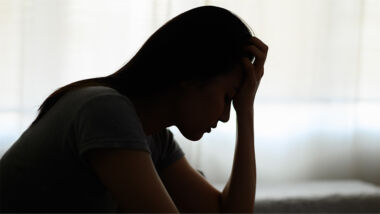 Het aantal mantelzorgers dat door overbelasting uitvalt, neemt toe. De FNV komt met alarmerende resultaten.