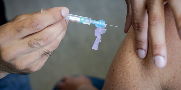Na advies van het RIVM is gekozen om de gordelroosvaccinatie alleen aan te bieden aan mensen die 60 jaar worden.