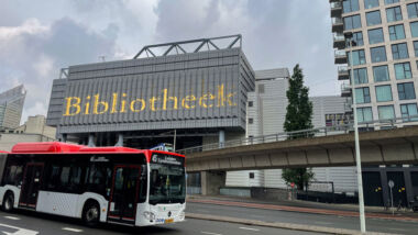 Waar betalen gemeenten hun taken van? De gemeentefinanciën komen uit lokale belastingen (40 procent) en geld van het Rijk (60 procent).