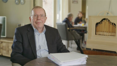 Oud-bestuursrechter Bert van ’t Laar (80) is een soort moderne Robin Hood voor wie bijvoorbeeld een Wmo-aanvraag wil doen.