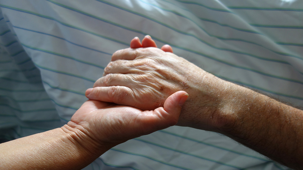 De discussie bij zelfbeschikking over een legale manier van hulp bij zelfdoding loopt al sinds begin jaren 90, met de ‘Pil van Drion’.