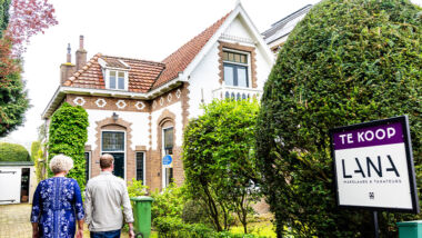 CDA en 50PLUS willen een nieuwe vorm van lenen invoeren: de doorstroomhypotheek, die ook in het coalitieakkoord is opgenomen.