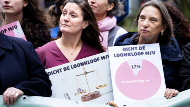 De Wet loontransparantie over de loonkloof zou op basis van de Europese Richtlijn Loontransparantie uit 2023 al op 7 juni 2026 moeten ingaan.
