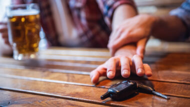 Deze week schrijft Elles over alcoholgerelateerd nieuws, van verkeersongevallen, huiselijk geweld, gezondheidsschade en agressief gedrag.
